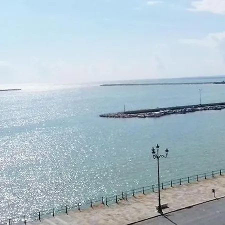 A 4 Passi Dal Mare *